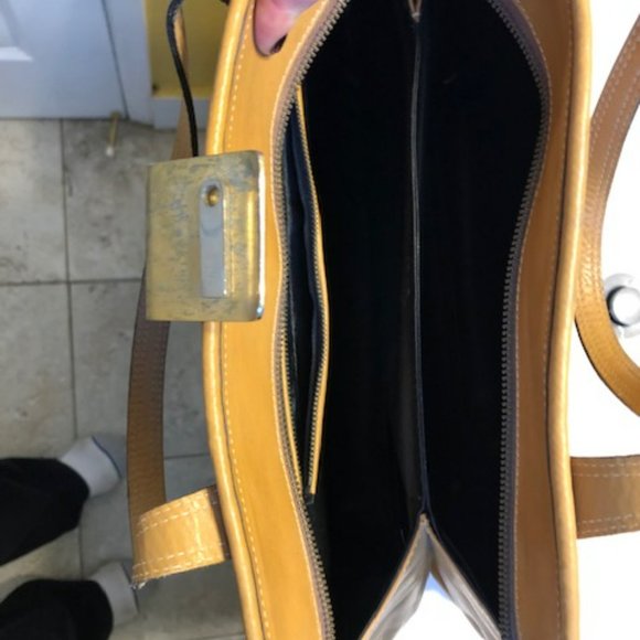 Due Torri Italian Yellow Leather Vintage Hand Bag - Picture 7 of 10